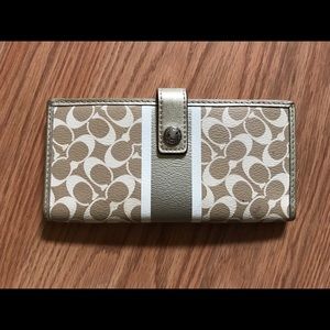 Coach wallet, gold